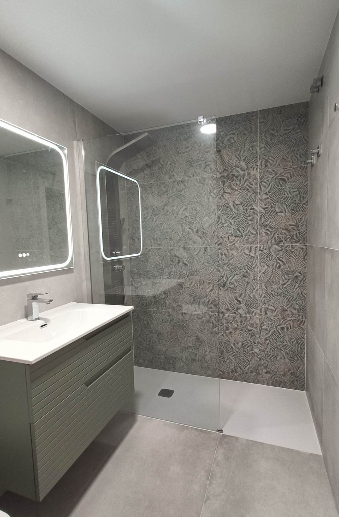 Baño con ducha a nivel — Baños en Castellón y provincia
