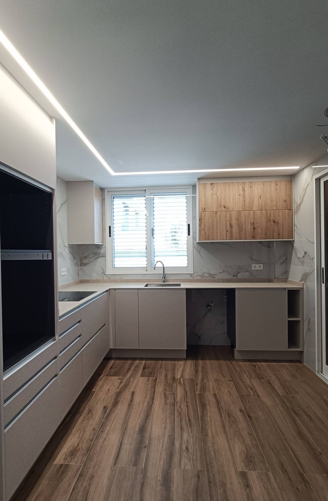 Cocina premium con porcelánico marmolado — Cocinas en Castellón y provincia por Refor-Mat — foto 1 de 4