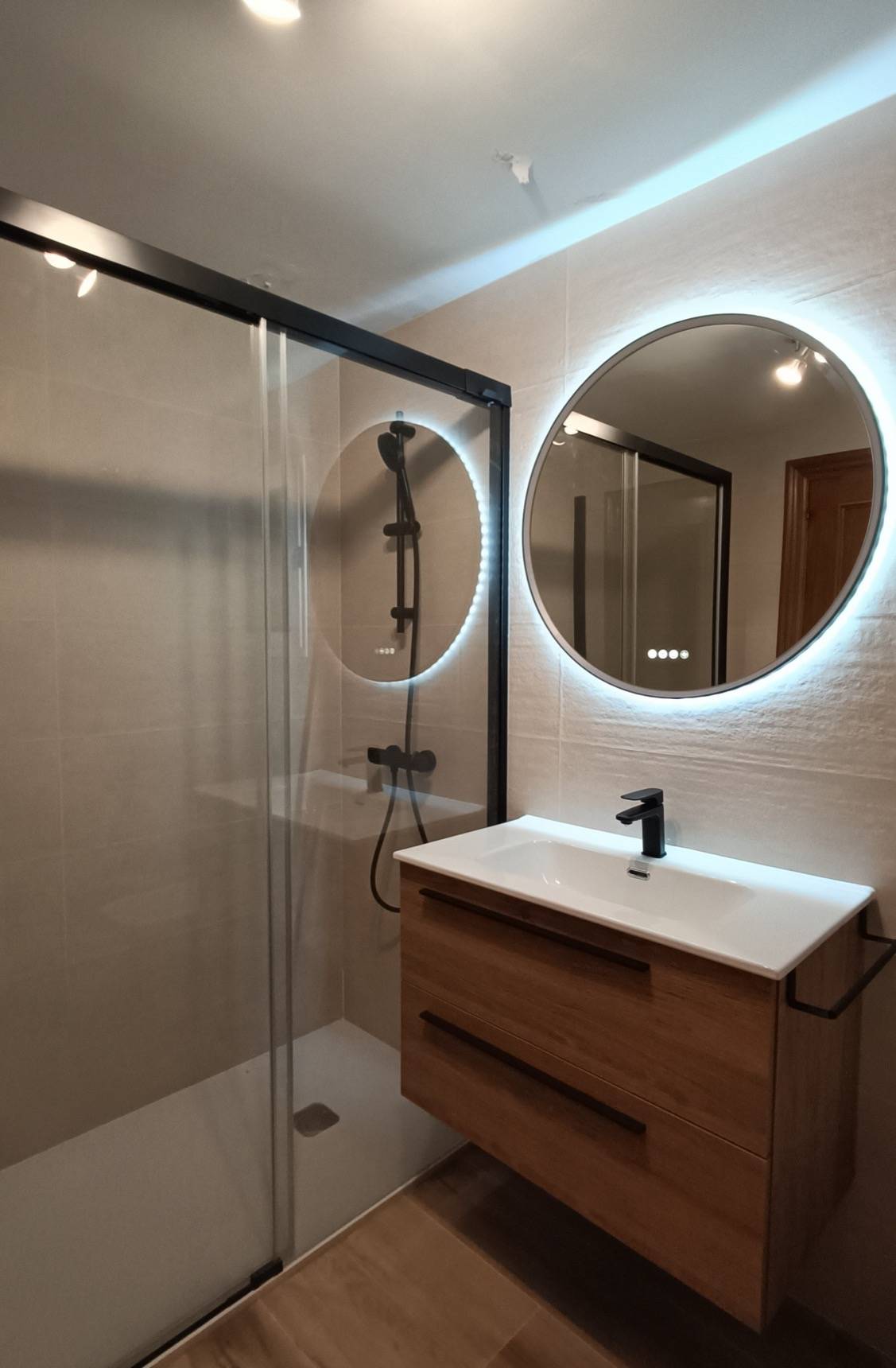 Cambio de bañera por plato de ducha — Baños en Castellón y provincia por Refor-Mat — foto 1 de 11